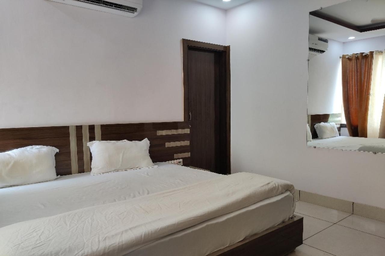 Oyo Hotel Laksh Kurukshetra Экстерьер фото