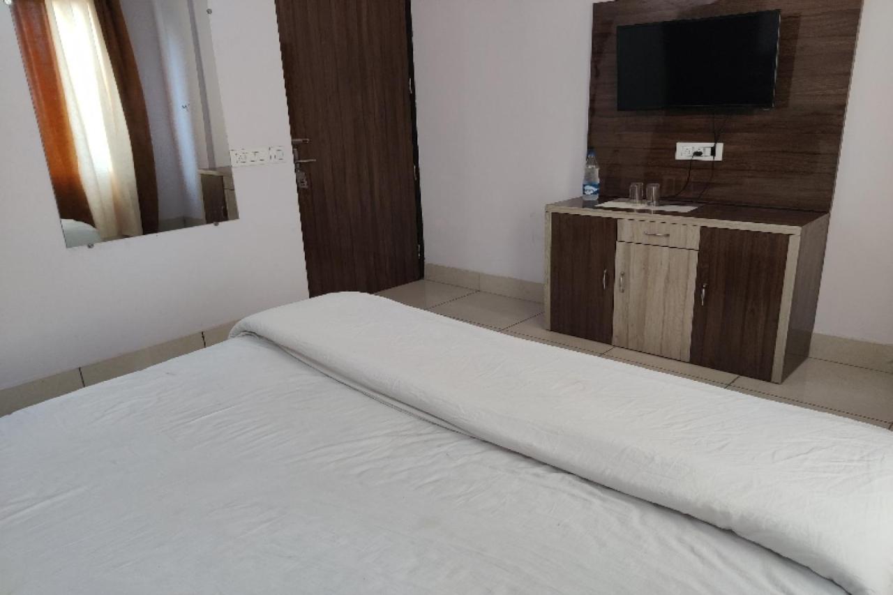 Oyo Hotel Laksh Kurukshetra Экстерьер фото